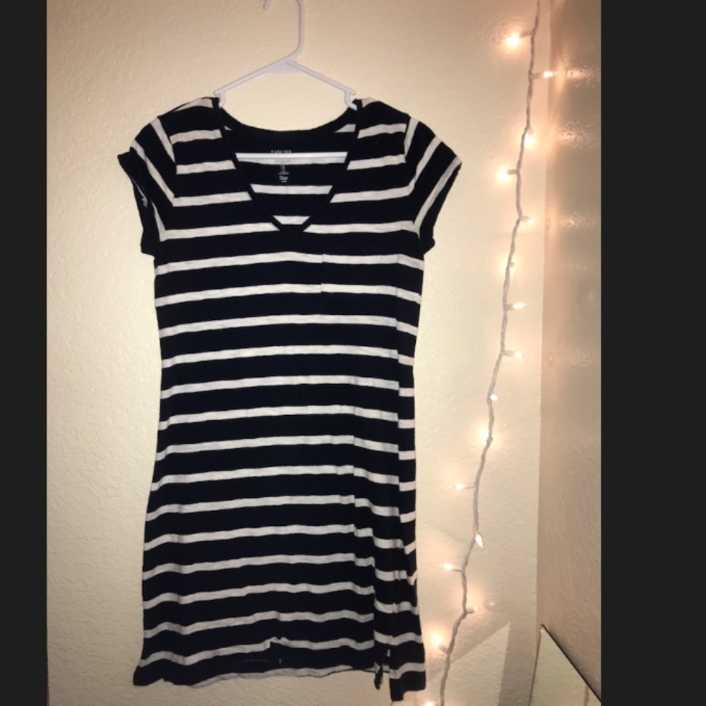 Gap navy and white striped t-shirt dress